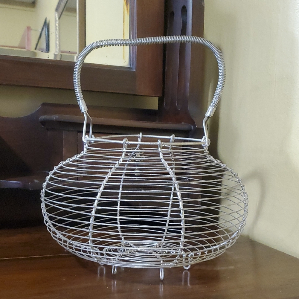 Old Fashion Silver Wire Egg Basket